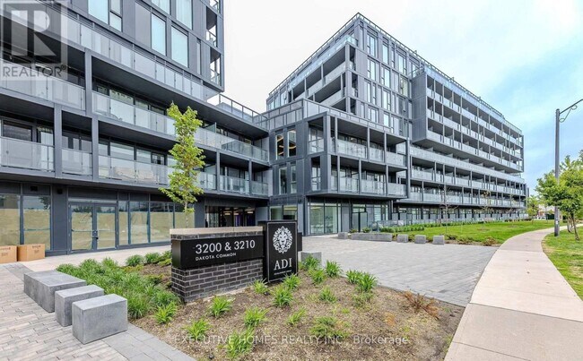 Photo du bâtiment - 3210 Dakota Cmn