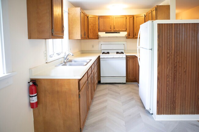 Building Photo - 202 Floral Ave