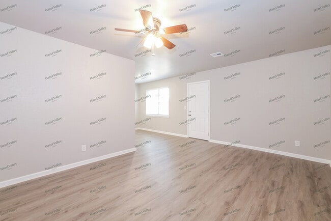 Building Photo - 723 Garden Grove