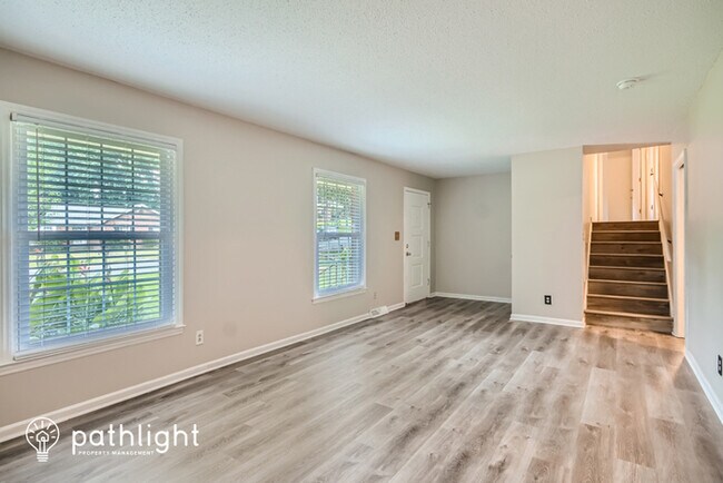 Foto del edificio - 743 Pineborough Road, Charlotte, NC, 28212