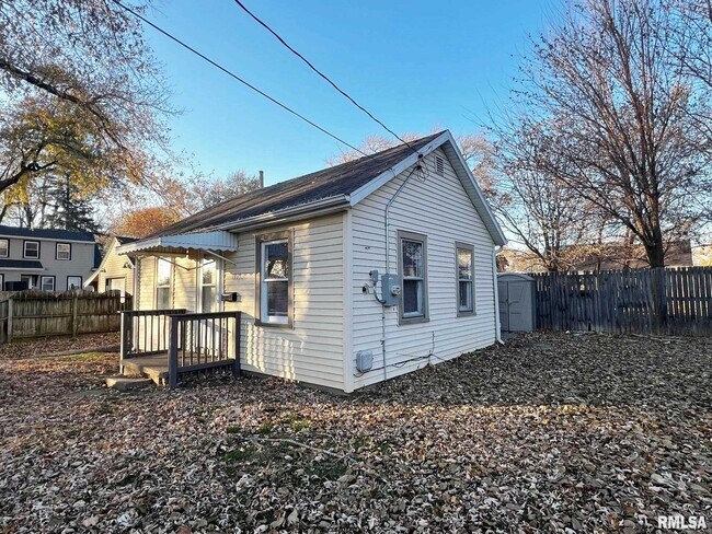 Foto del edificio - 1411 E Crestwood Dr