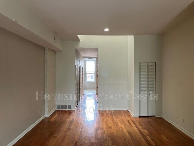 Foto del edificio - 1708 S Tucker Blvd
