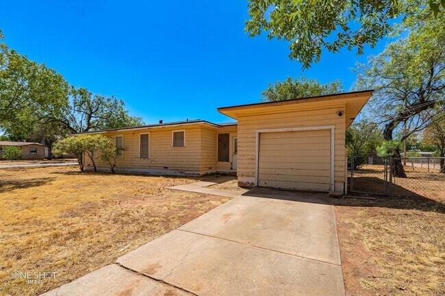 Foto del edificio - 1002 S San Jose Dr