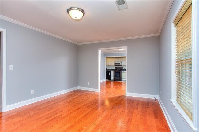 Building Photo - 831 Tanner Dr