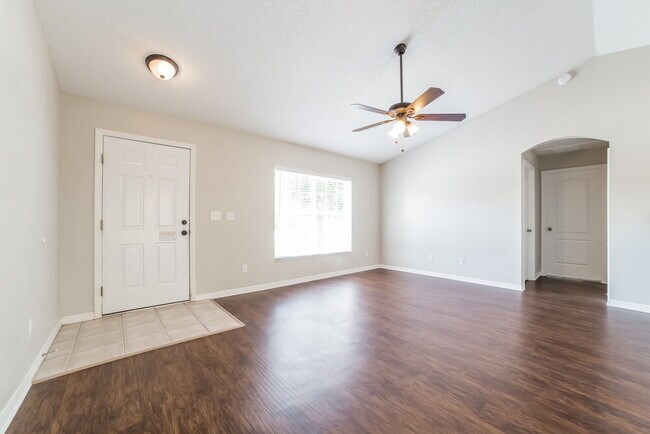 Building Photo - 427 Trade Wind Dr