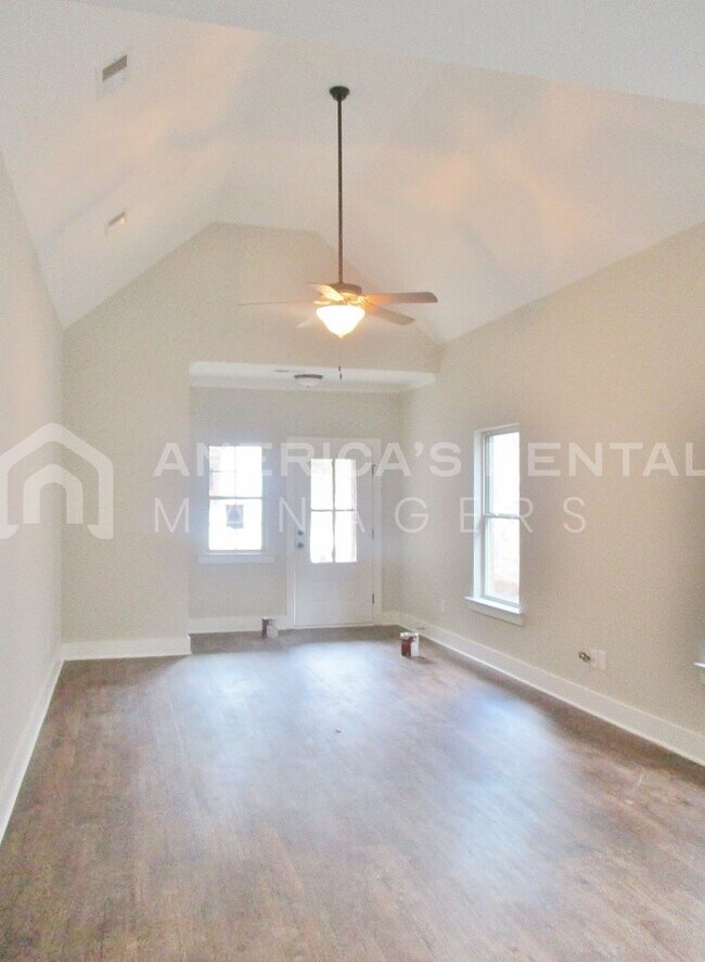Building Photo - Home for Rent in Lake Cyrus... Available t...