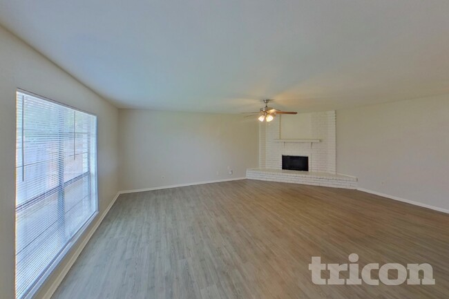 Building Photo - 332 Rockcrest Dr