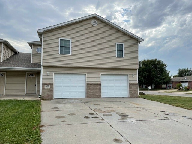 Primary Photo - 2033 W S St