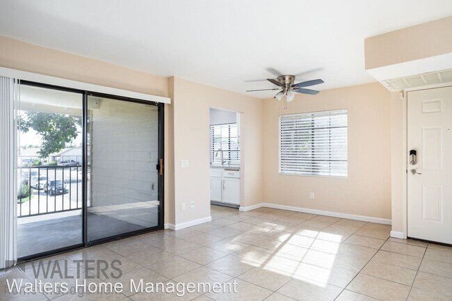 Foto del edificio - 8566 Summerdale Rd