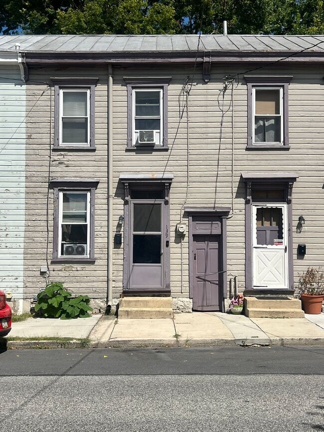 Building Photo - 139 E Pomfret St