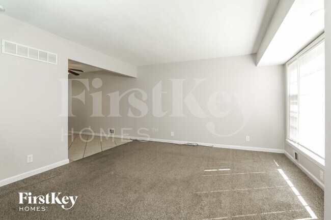 Foto del edificio - 6312 E 102nd St
