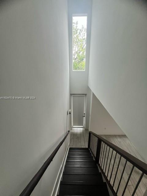 Foto del edificio - 480 NE 35th Ct