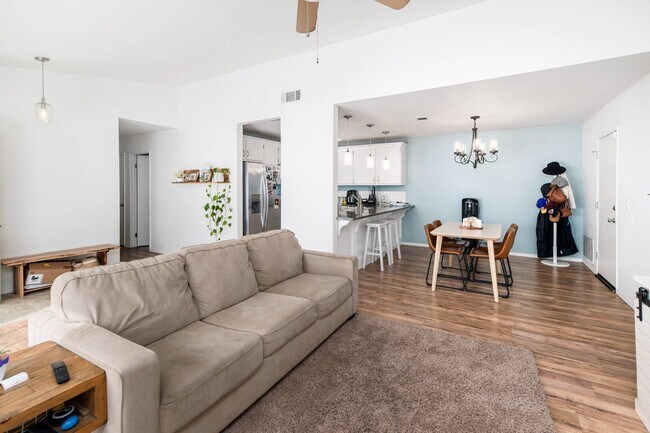 Foto del edificio - 4776 Mayten Ct