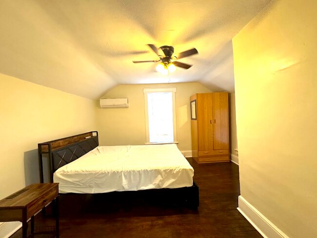 Foto del edificio - 1233 E Center St