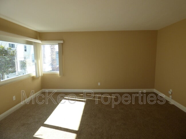 Building Photo - 2317 Brant St