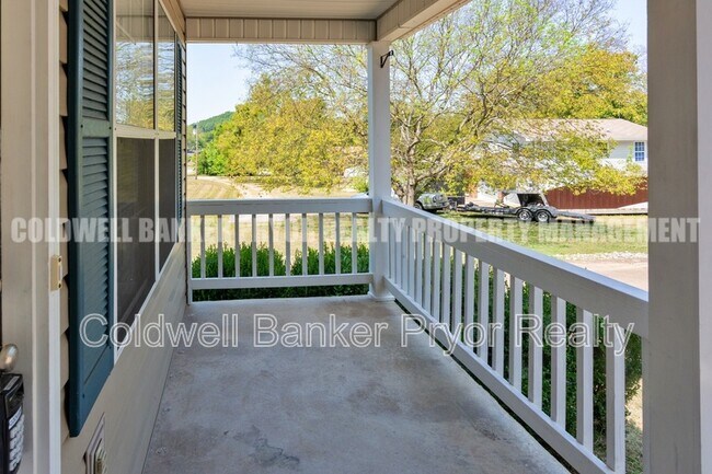 Foto del edificio - 1240 N Concord Rd
