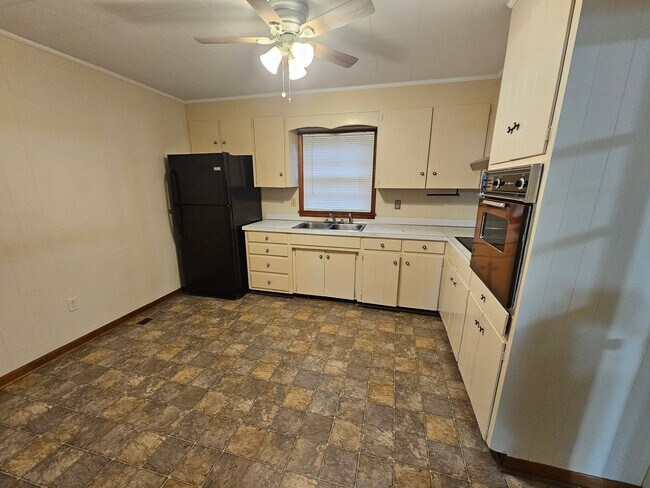 Foto del edificio - Beautiful 3 Bedroom Ranch in Central Manchester
