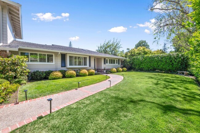 Building Photo - 1310 Hillview Dr
