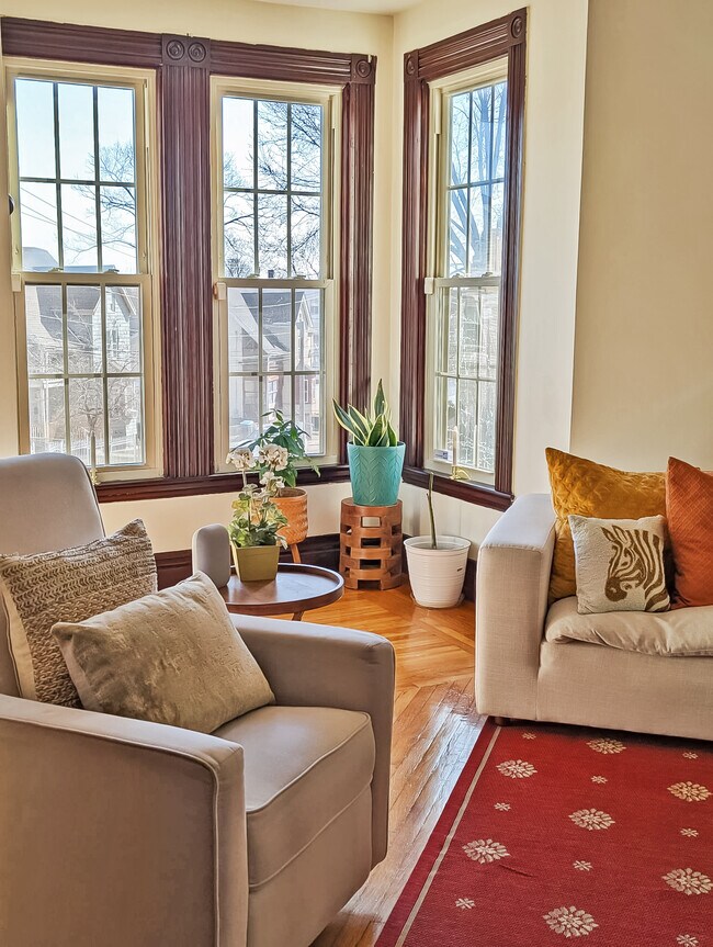 Building Photo - 15 Rosseter St