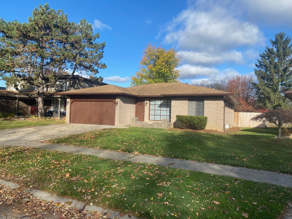 Primary Photo - 1725 Crimson Dr