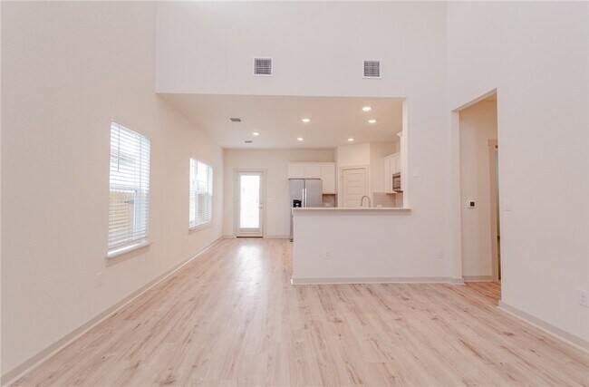 Foto del edificio - 10817 Tildon Ave