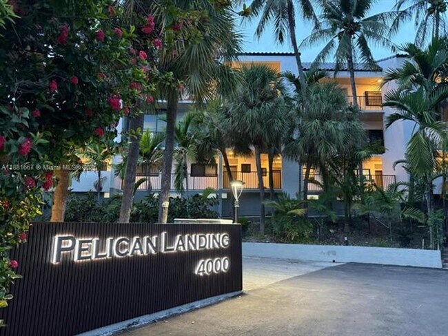 Foto del edificio - 4000 NE 168th St