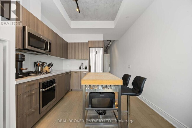 Photo du bâtiment - 608-608 Richmond St W