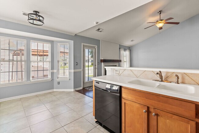 Building Photo - Winslow Home