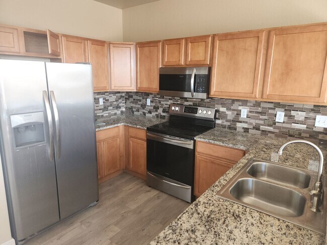 Building Photo - 8179 Meadowcrest Dr