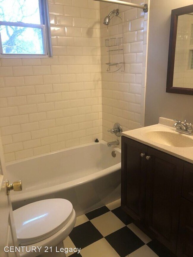 Building Photo - 3 br, 1 bath House - 181 E Newcomen St