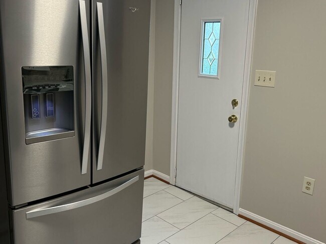 Foto del edificio - 2 Bedroom Townhome in Baltimore