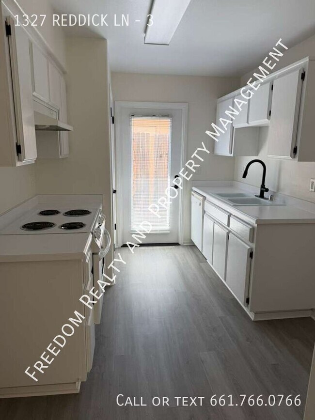 Foto del edificio - 1327 Reddick Ln