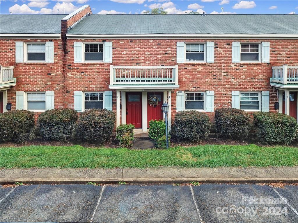 Foto principal - 1201 Green Oaks Ln