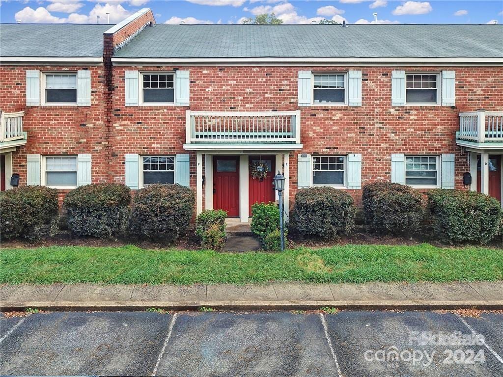 Primary Photo - 1201 Green Oaks Ln