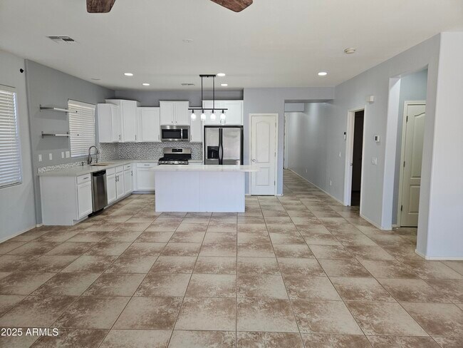 Building Photo - 42356 W Balsa Dr