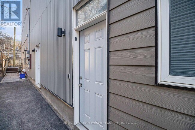 Building Photo - 453 Booth St