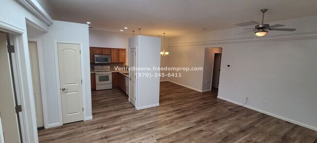 Building Photo - 588 1/2 Belhaven Way