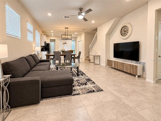 Foto del edificio - 7328 Oakmoss Loop