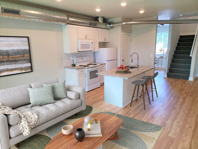 Savvy Chic Sala de estar cerca del centro de Clawson - Elliott Park Apartments