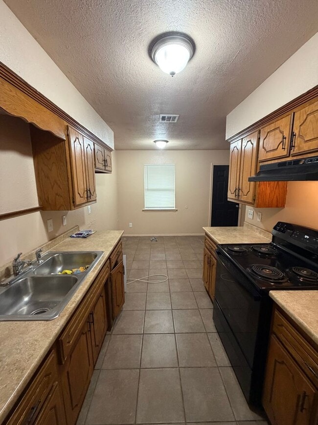 Building Photo - 2128 E Meandering Way