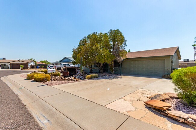 Building Photo - Charming 3-Bedroom, 2-Bath Home in Glendal...