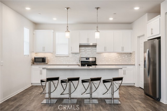 Building Photo - 14714 Sherman Way