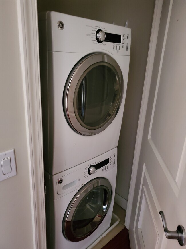 washer/dryer in unit - 513 W Broad St