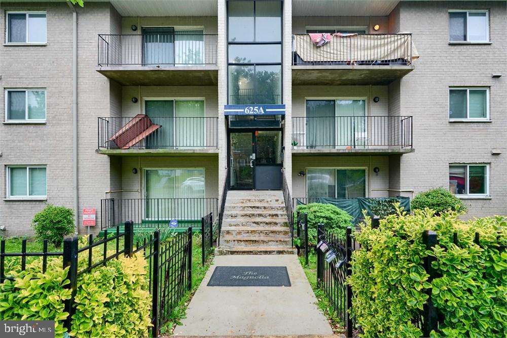 Building Photo - 625 Chesapeake St SE