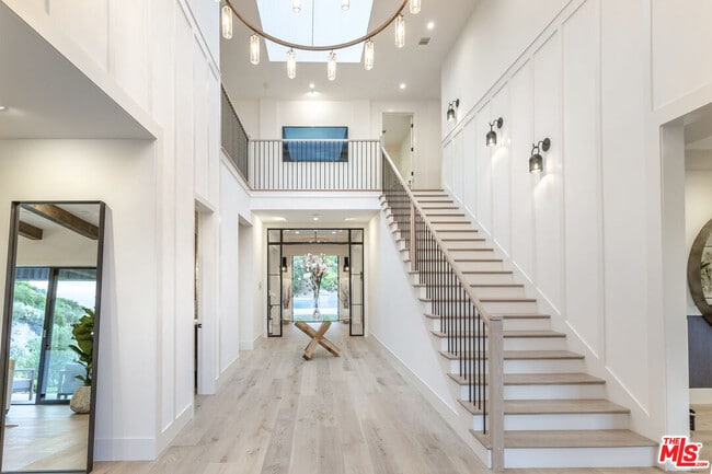 Foto del edificio - 24277 Dry Canyon Cold Creek Rd