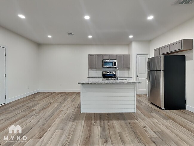 Foto del edificio - 5801 E Bristol St