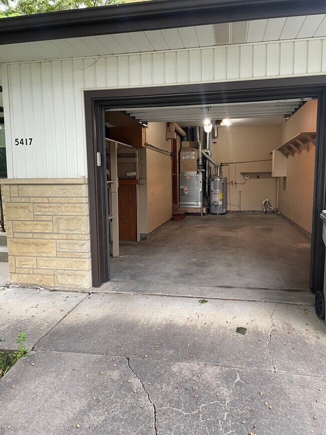 Building Photo - 5417 Meredeth St