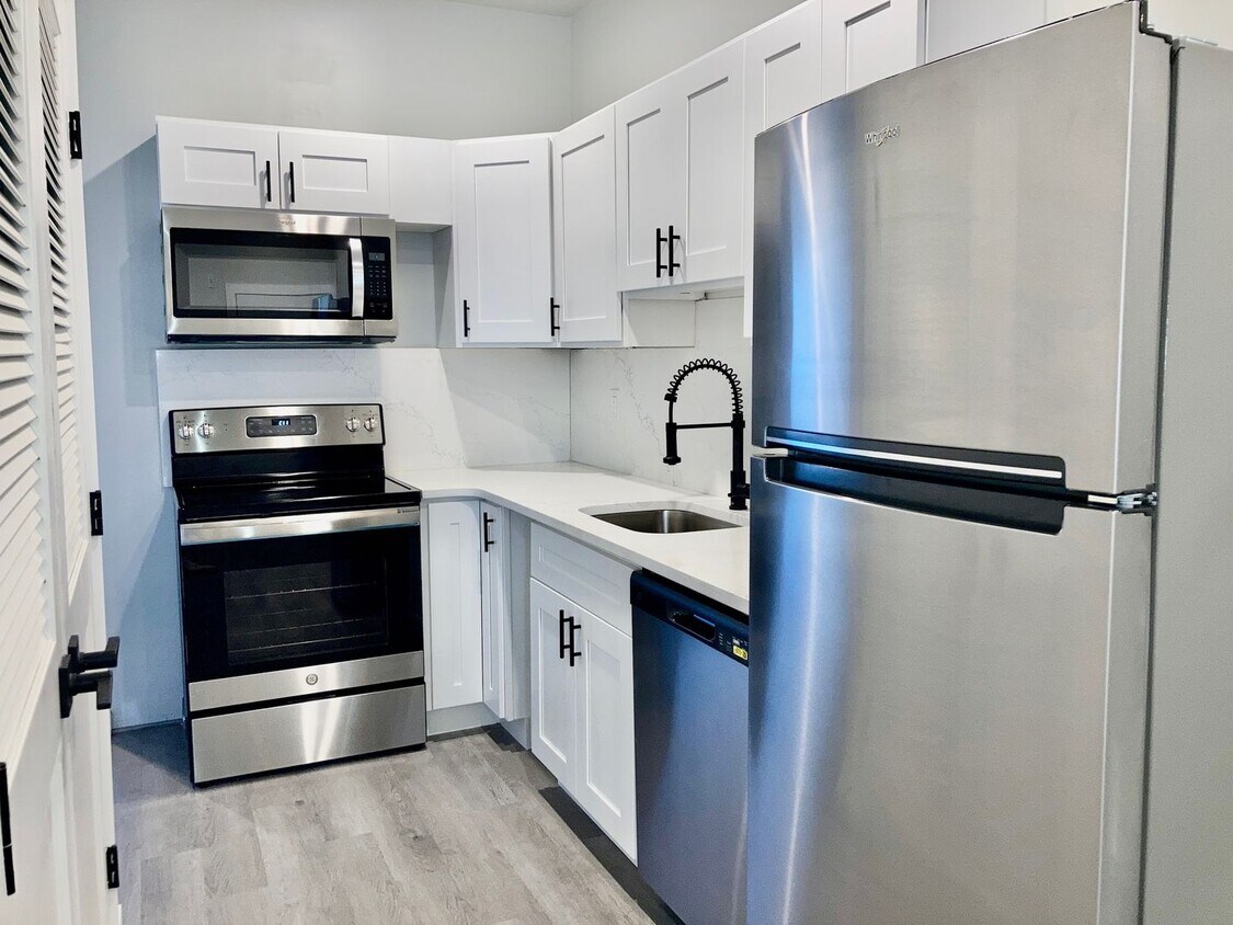 Foto principal - 5416 Baltimore Ave