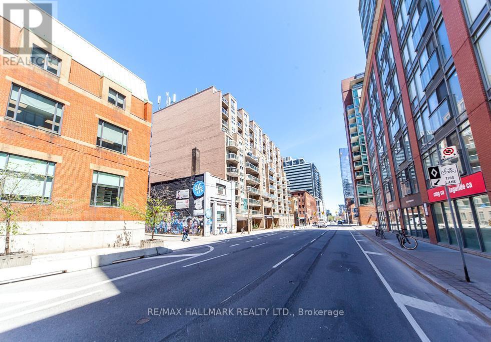 Photo principale - 330 Adelaide St E