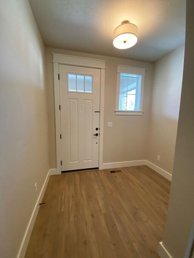 Building Photo - Lovely 4 Bedroom 2.5 Bath Home in Meridian...